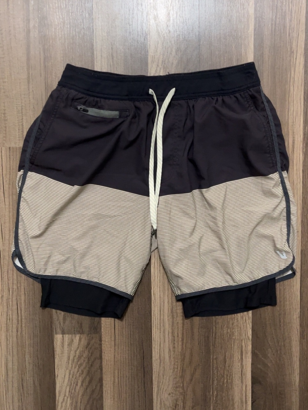 VUORI Stockton Men’s Medium Black Tan Lined Athletic Running Shorts
